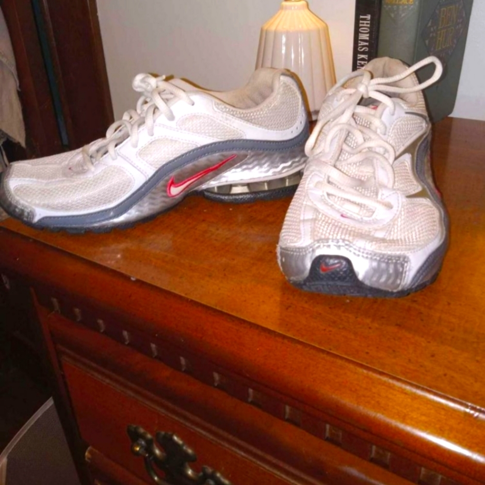 Nike - Picture 3 of 3